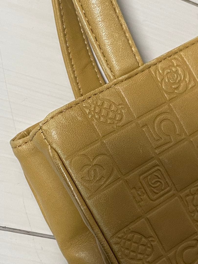 CHANEL エンボス トートバッグ ベージュ