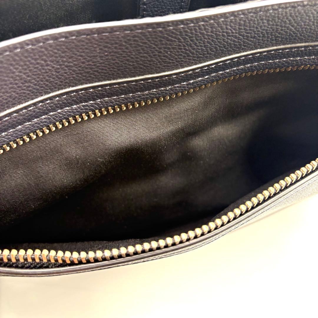 【極美品】コーチ　メッセンジャーバッグ　ヘリテージ　ロゴ型押し　レザー　ネイビー