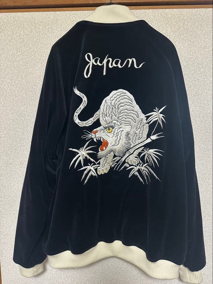 2024年モデル　アヴィレックス　リバーシブルスカジャン