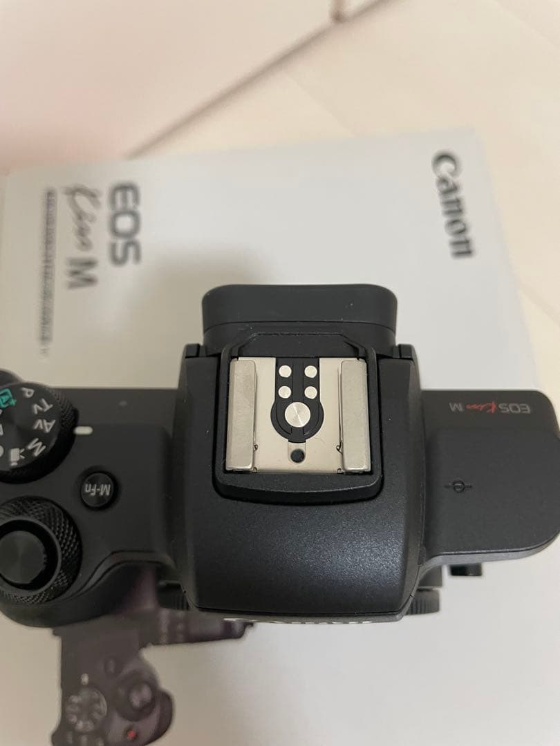 【美品】Canon EOS Kiss M ミラーレスカメラ 付属品多数