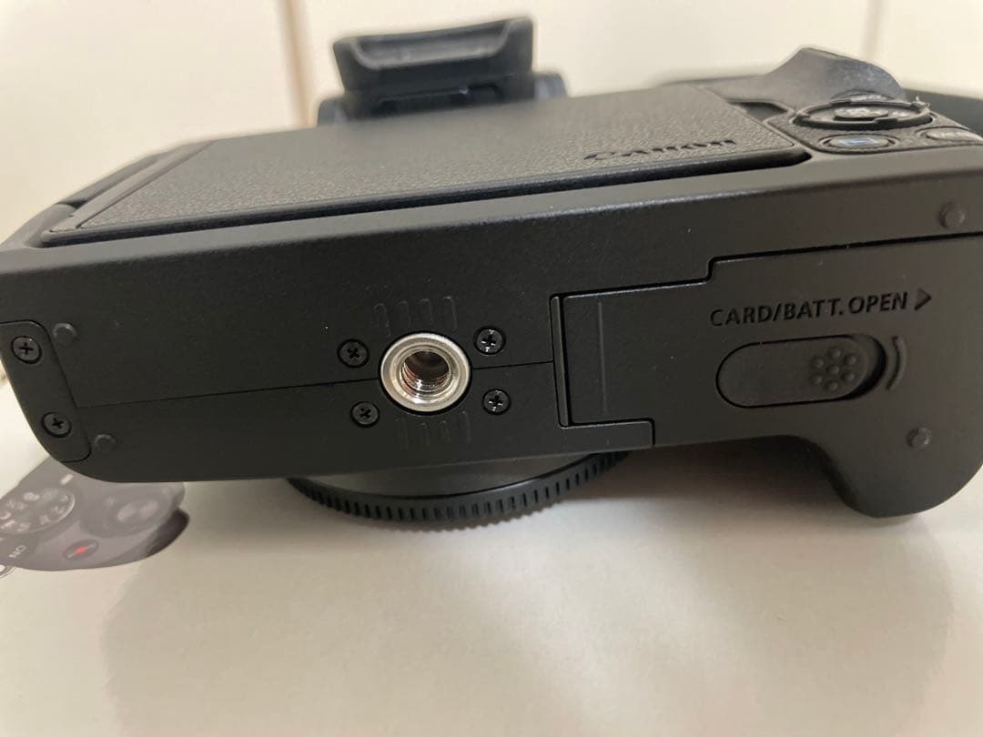 【美品】Canon EOS Kiss M ミラーレスカメラ 付属品多数