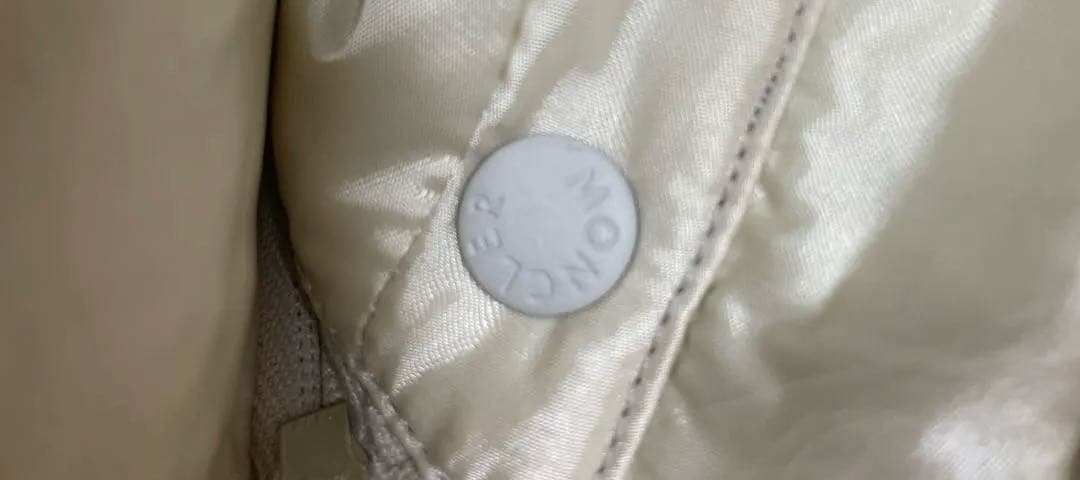 本日のみ日曜セール　MONCLER✩︎モンクレール　ダウンジャケット アイボリー