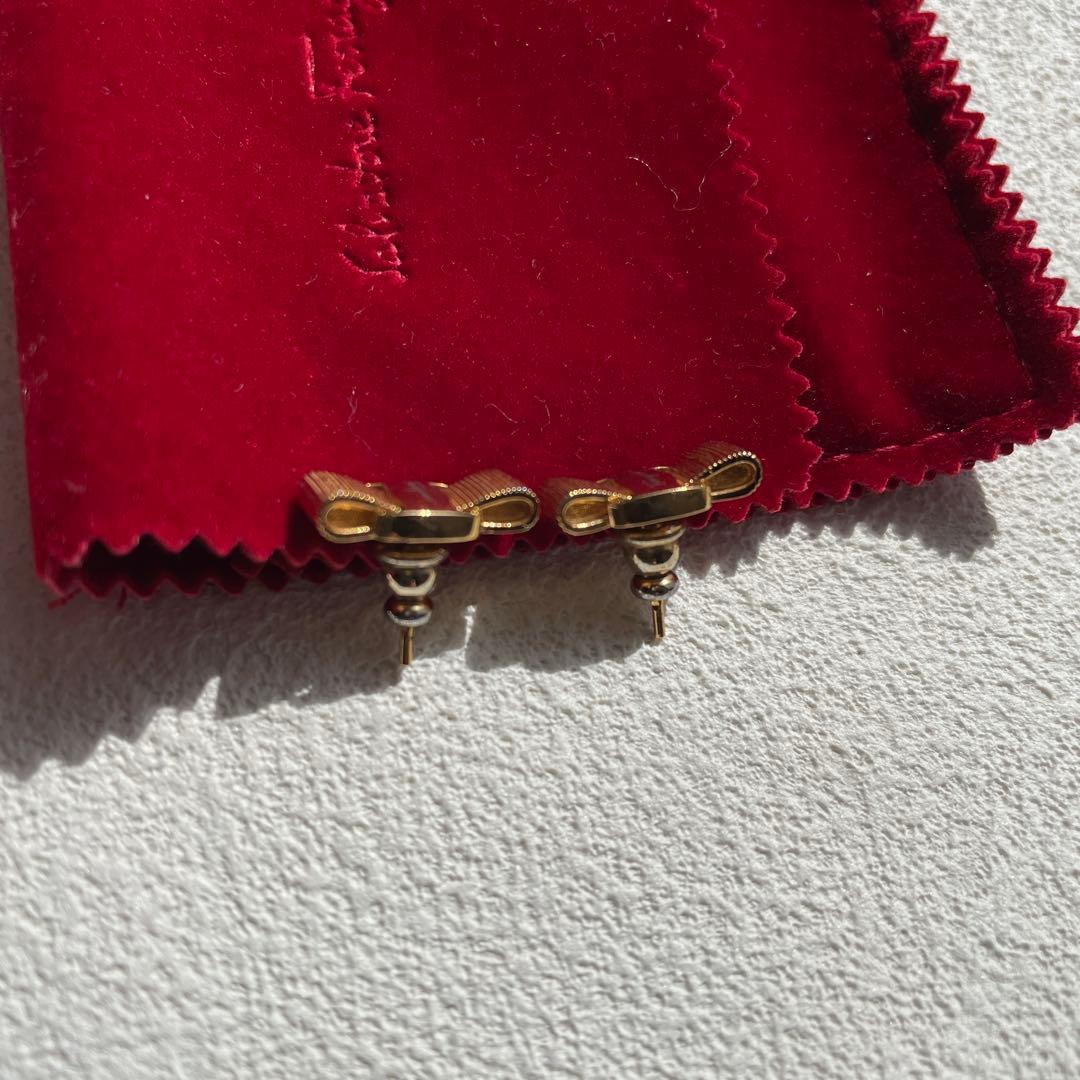 Ferragamo earring フェラガモピアス ヴァラリボン 　ゴールド