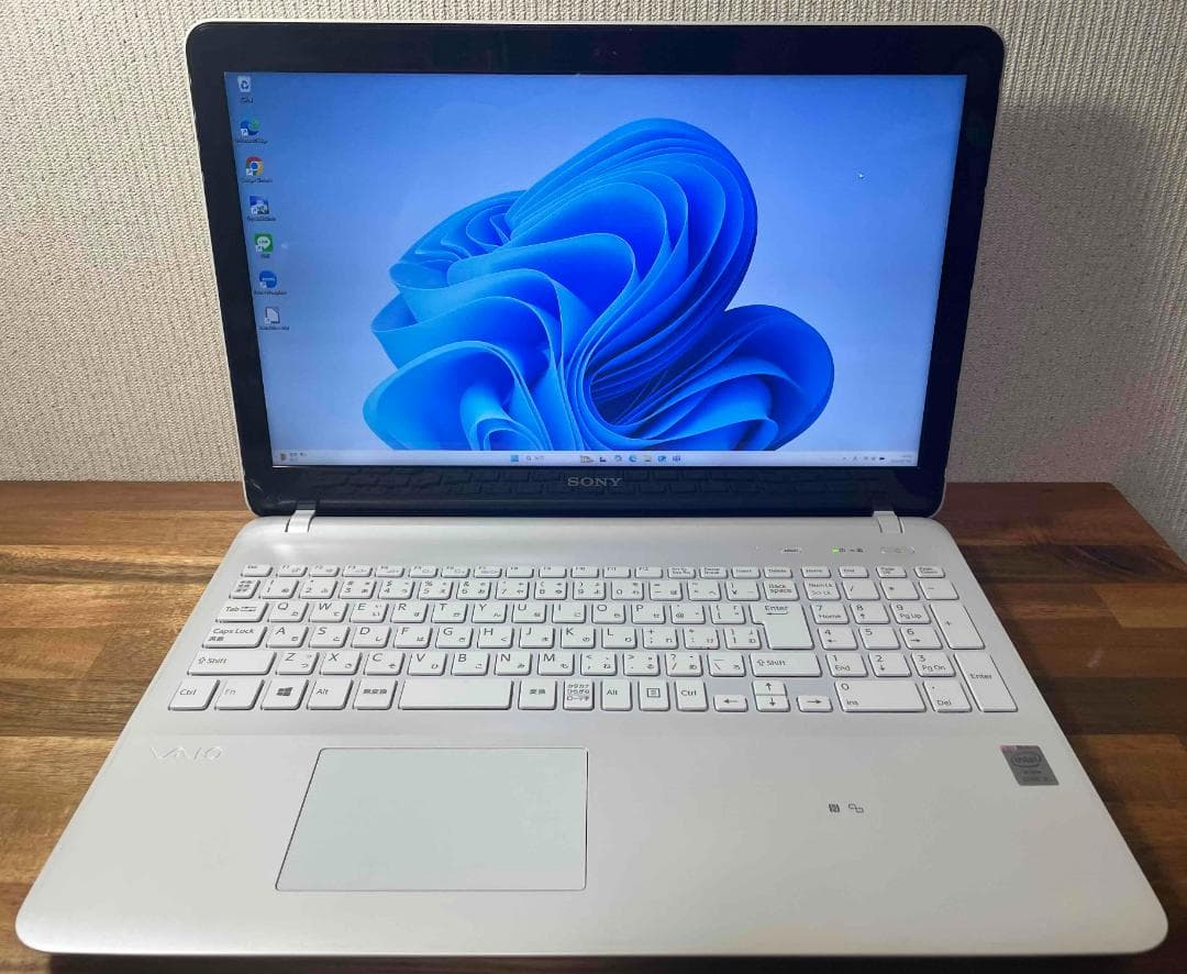 Win11搭載 SONY VAIO メモリ8GB新品SSD240GB 外装難あり