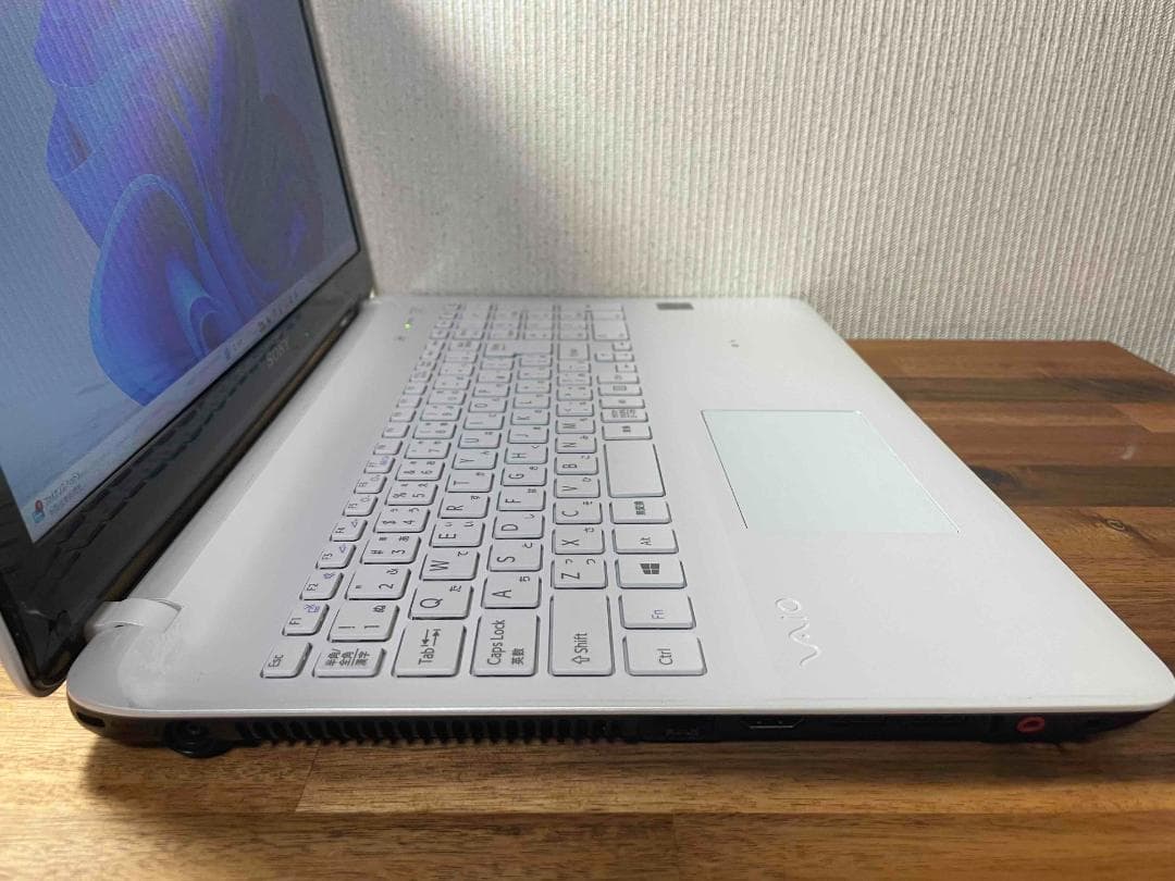 Win11搭載 SONY VAIO メモリ8GB新品SSD240GB 外装難あり