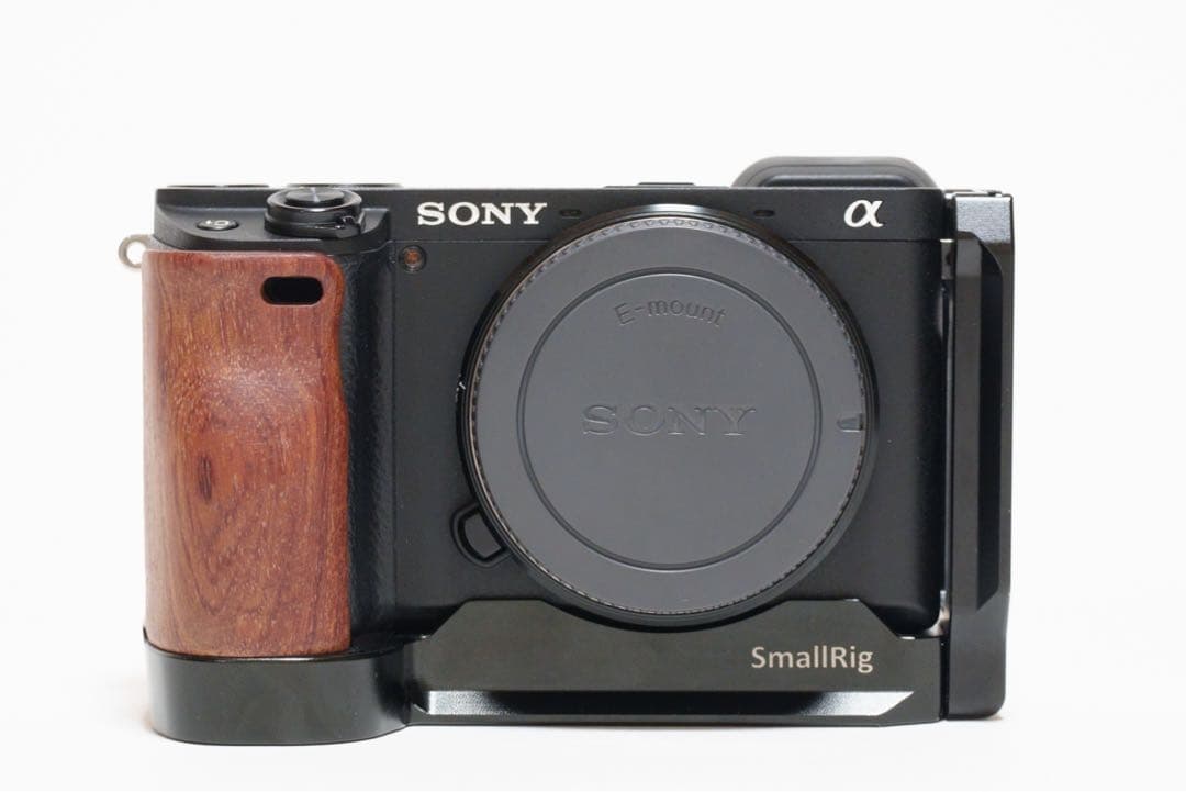 【美品】SONY α6400 ミラーレスカメラ（ボディのみ） ILCE-6400