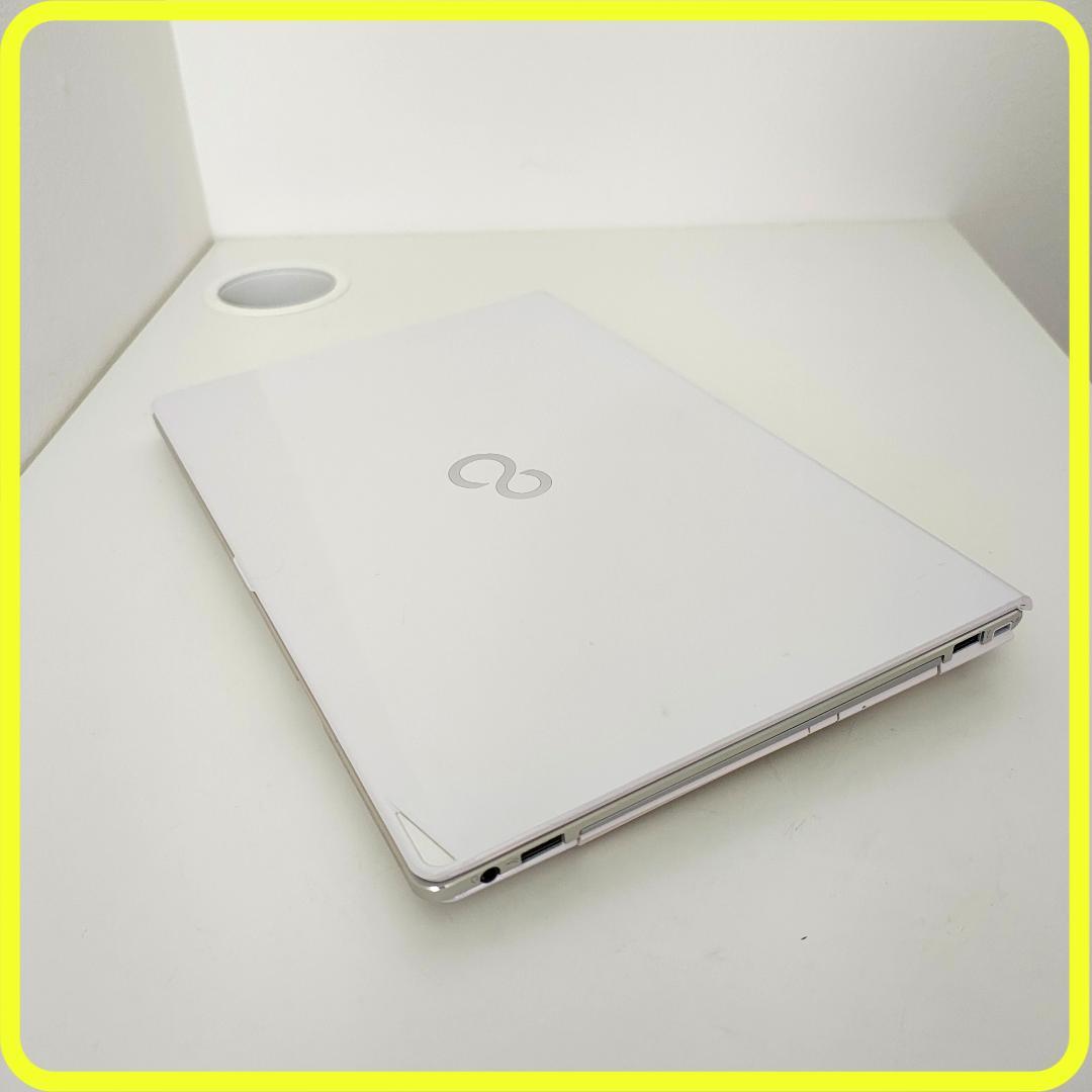 白　新品SSD256GB　薄型軽量⭐️windows11　ノートパソコン　770