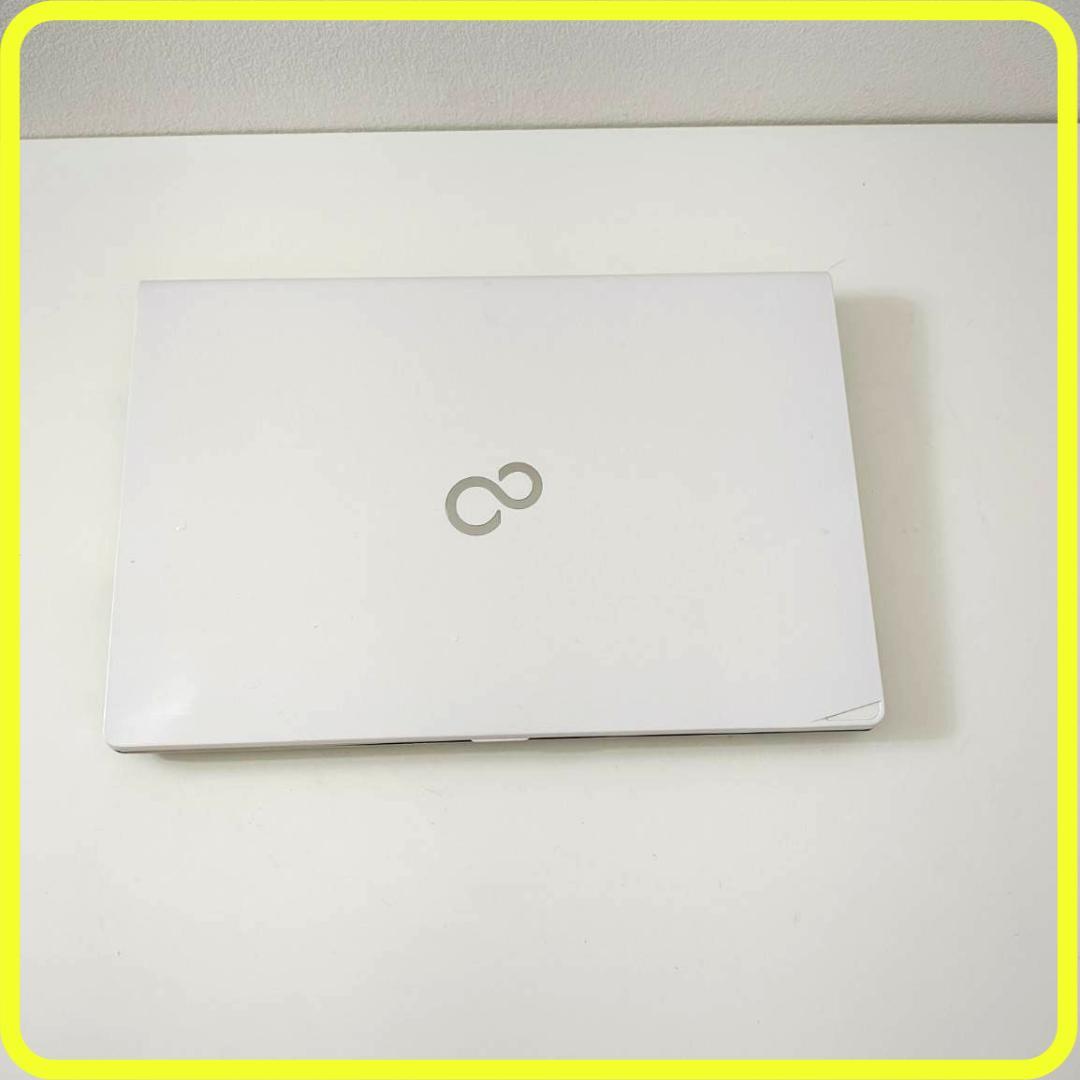 白　新品SSD256GB　薄型軽量⭐️windows11　ノートパソコン　770