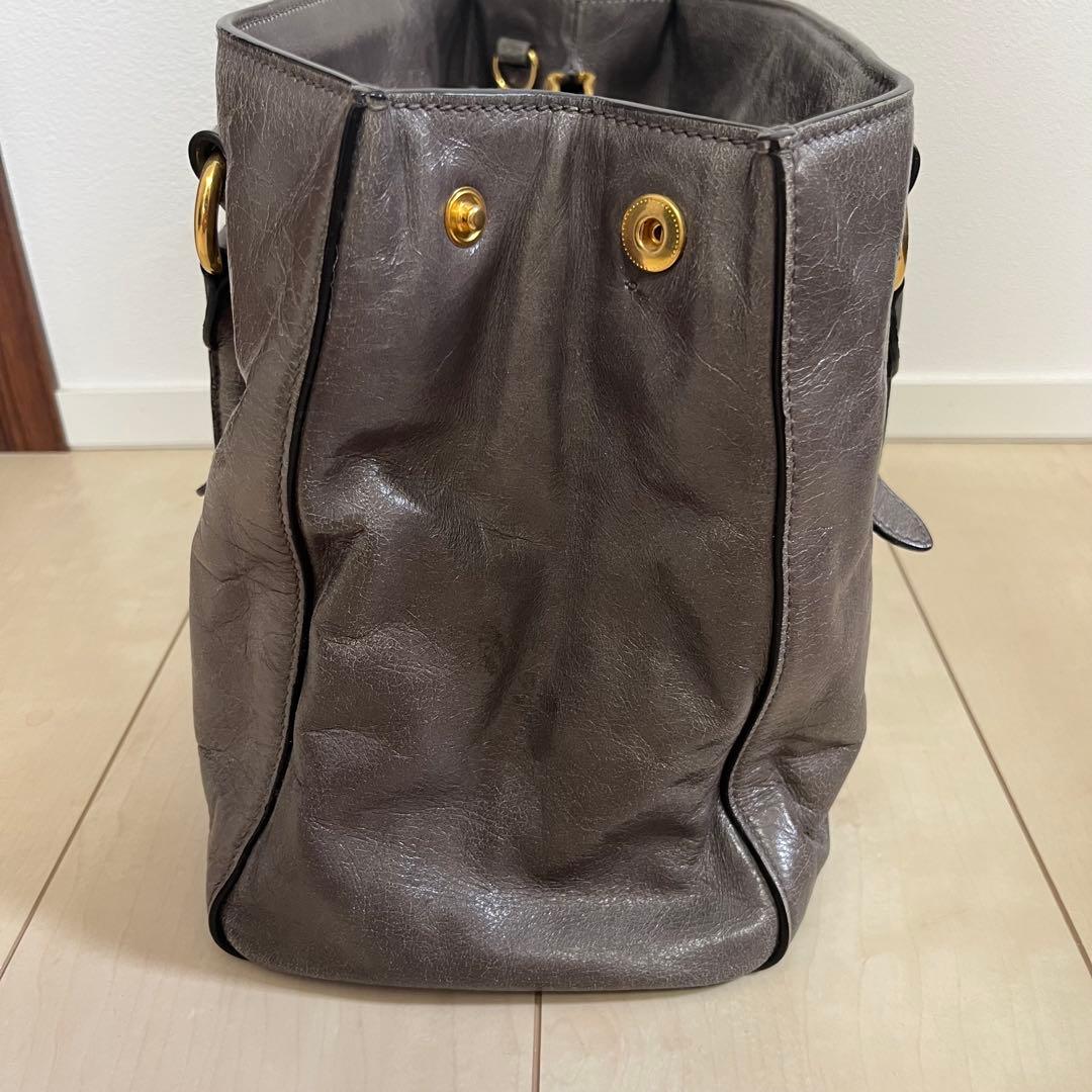 MIU MIU グレー レザー ハンドバッグ