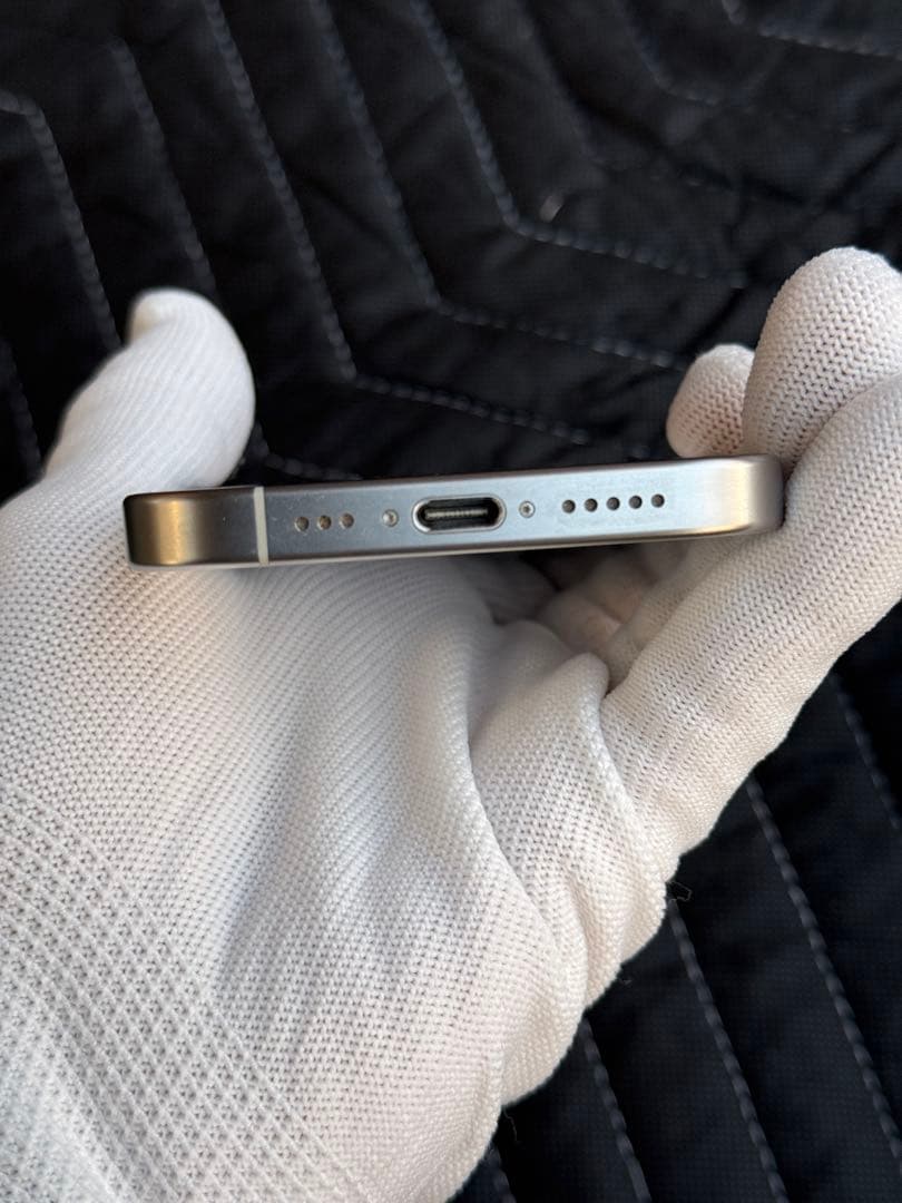 美品　iPhone 15 Pro 256GB ホワイトチタニウム