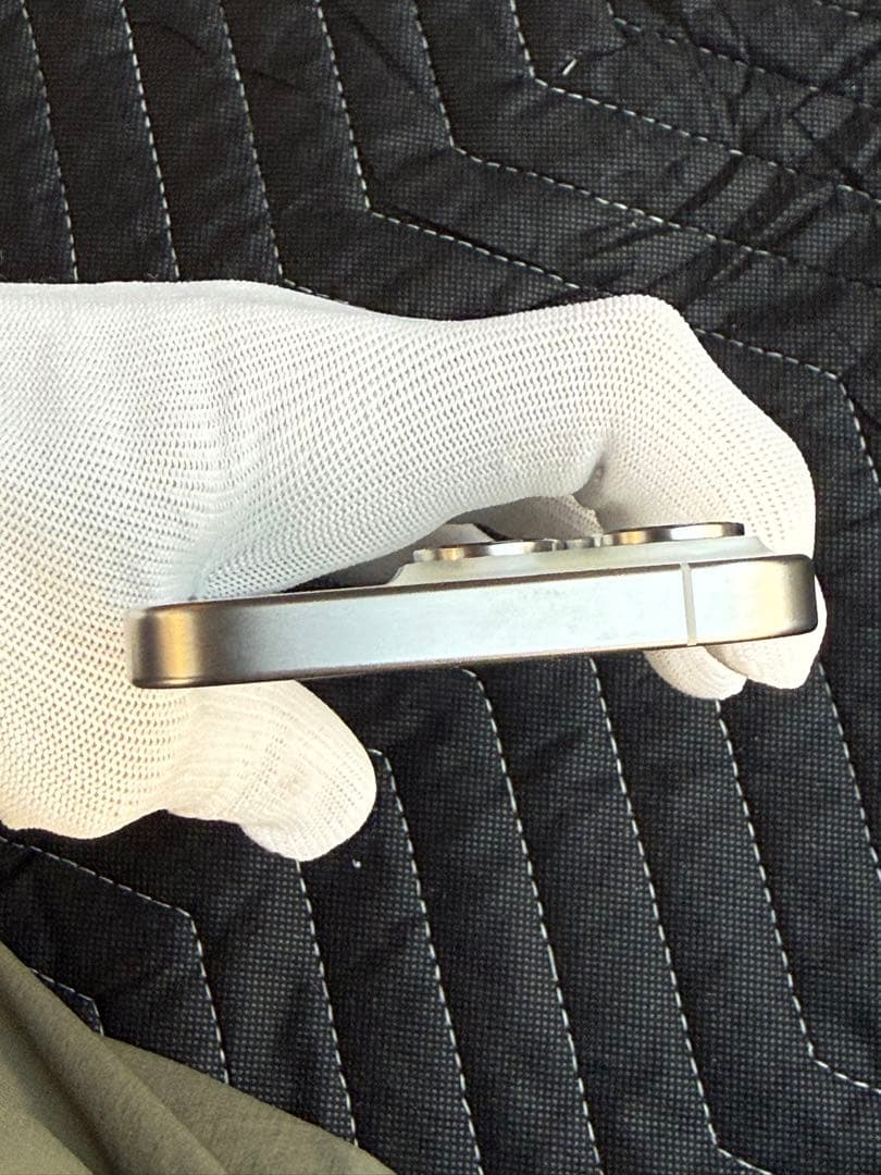 美品　iPhone 15 Pro 256GB ホワイトチタニウム