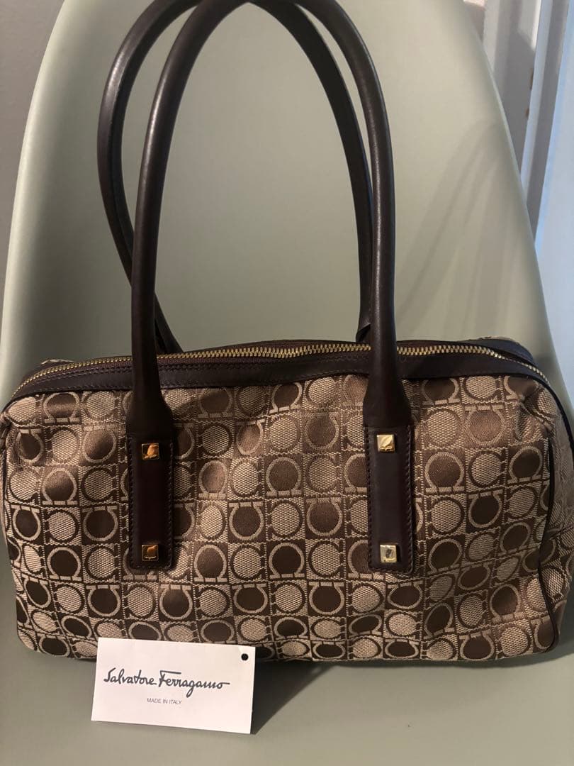 サルヴァトーレフェラガモ ガンチーニ柄 ハンドバッグ