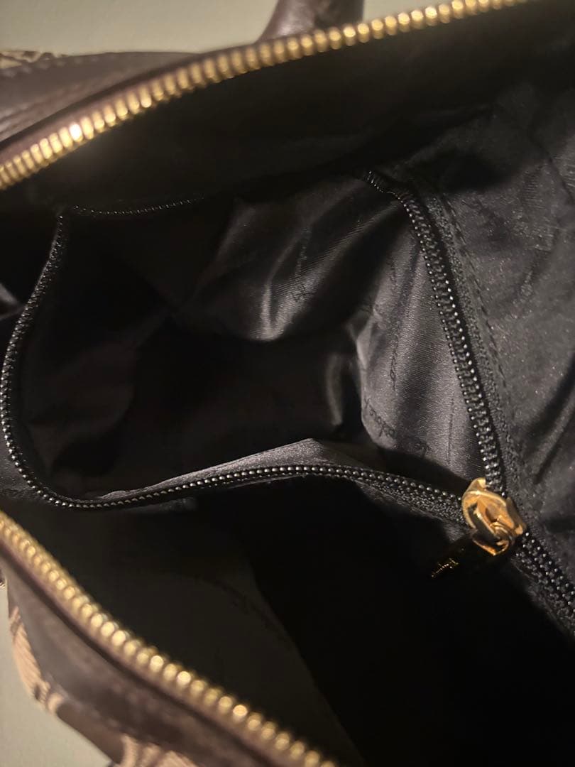 サルヴァトーレフェラガモ ガンチーニ柄 ハンドバッグ