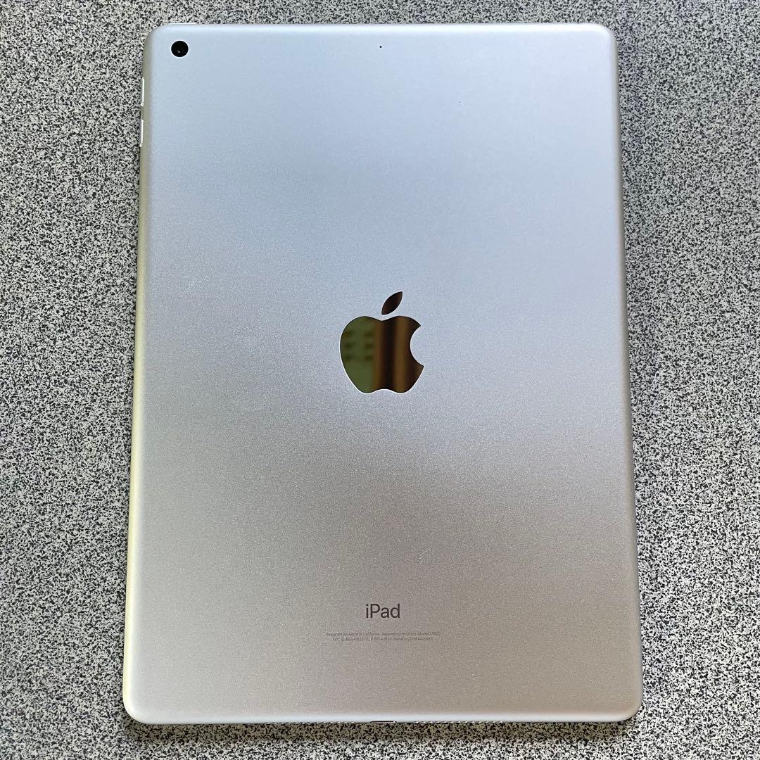D8 iPad 第5世代 シルバー 32GB Wi-Fi A1822