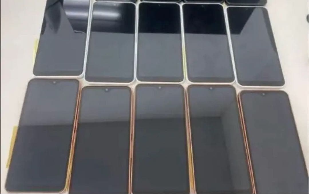 8個 超美品arrows We FCG01ブラック SIMロック解除済み