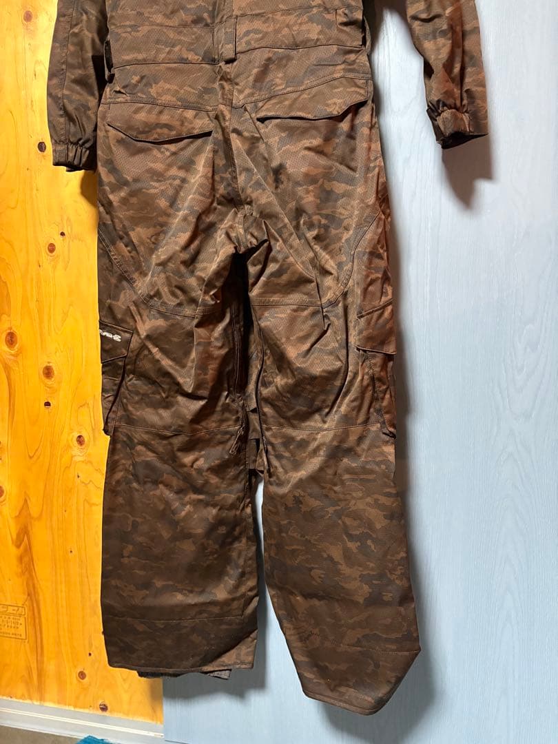 ESTIVO☆スノーボード激シブつなぎ（メンズLサイズ）カッコよすぎで売切必須