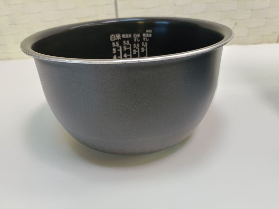 東芝 TOSHIBA IH炊飯ジャー 5.5合炊き RC-10BHW 24年製