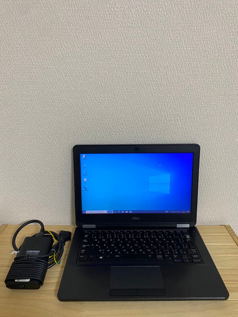 Dell Latitude E5270 i3/8GB/SSD/Office付✨