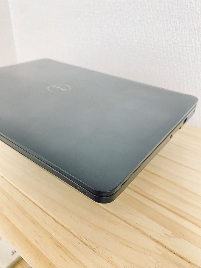 Dell Latitude E5270 i3/8GB/SSD/Office付✨