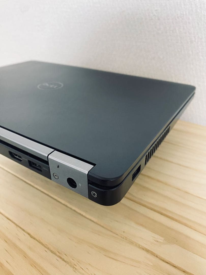 Dell Latitude E5270 i3/8GB/SSD/Office付✨