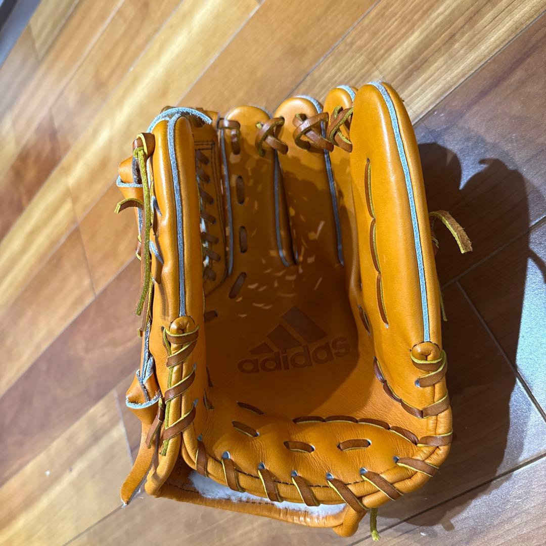 adidas 硬式用　内野手用グローブ