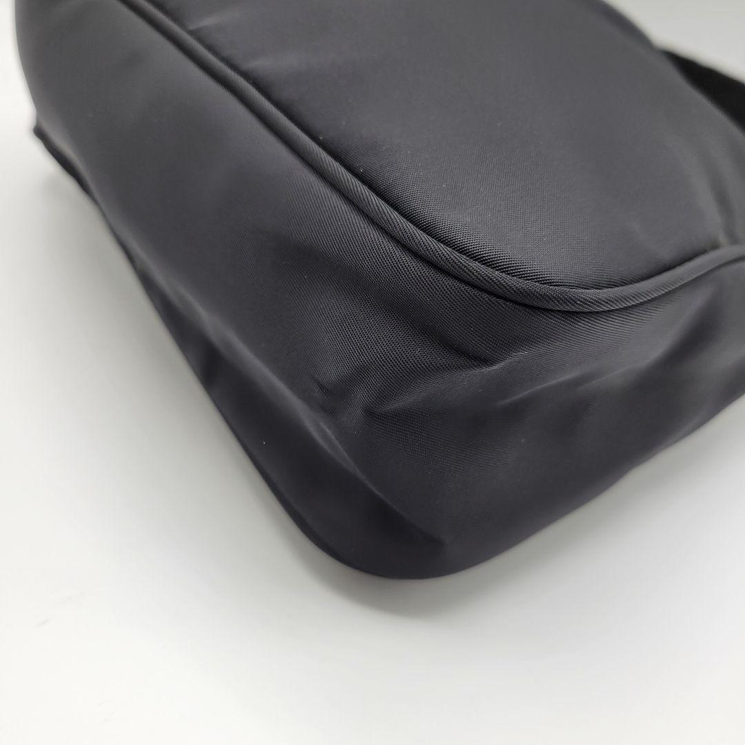 PRADA プラダ アクセサリーポーチ 三角ロゴ ブラック Optiファスナー