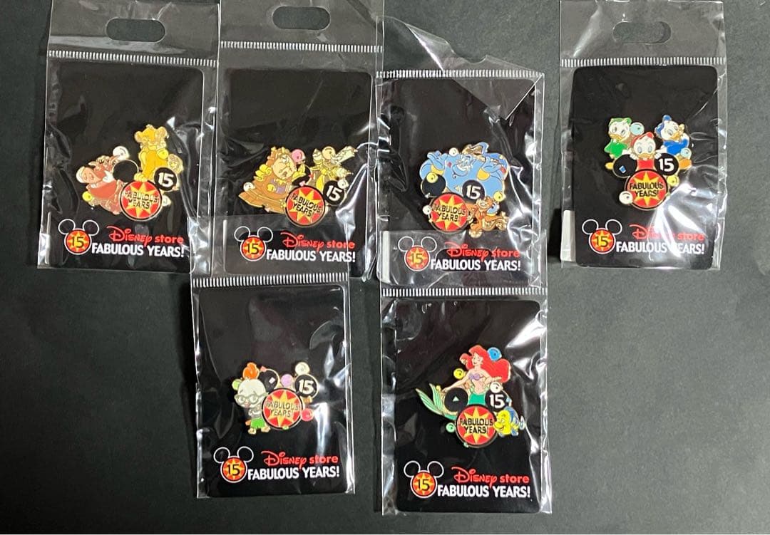 Disney Store 15周年記念ピンバッジ