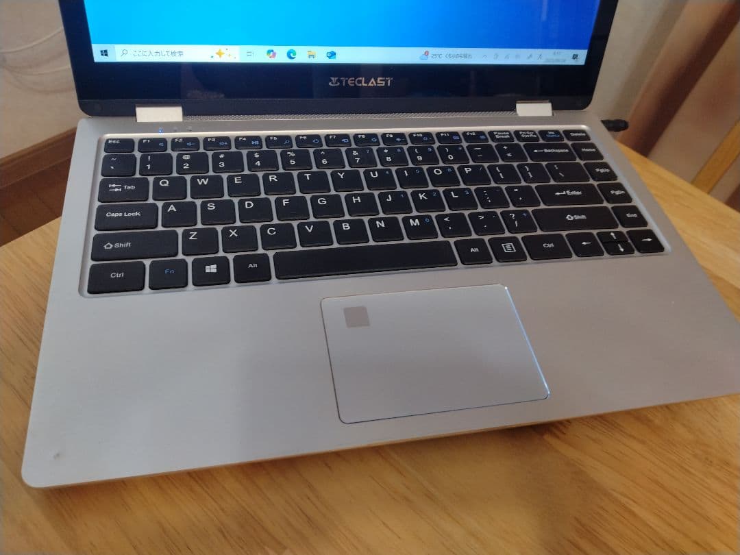 Teclast F6 Core m3-7Y30　メモリ8GB　SSD128GB