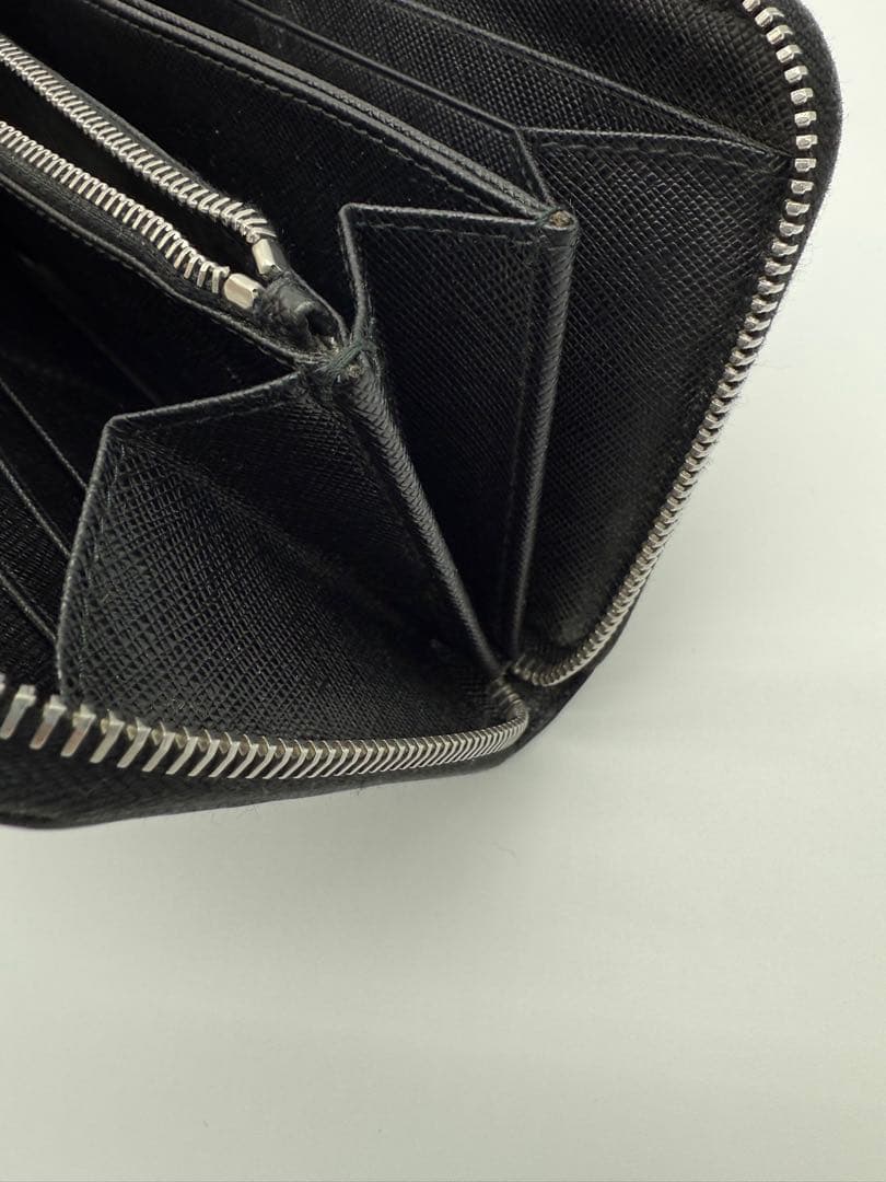 プラダ　サフィアーノ　レザー　ラウンドファスナー　長財布