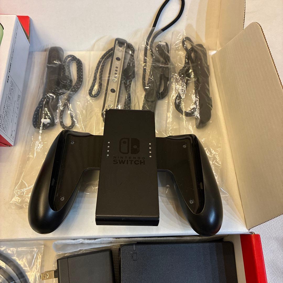Nintendo Switch 本体、4本のジョイコン