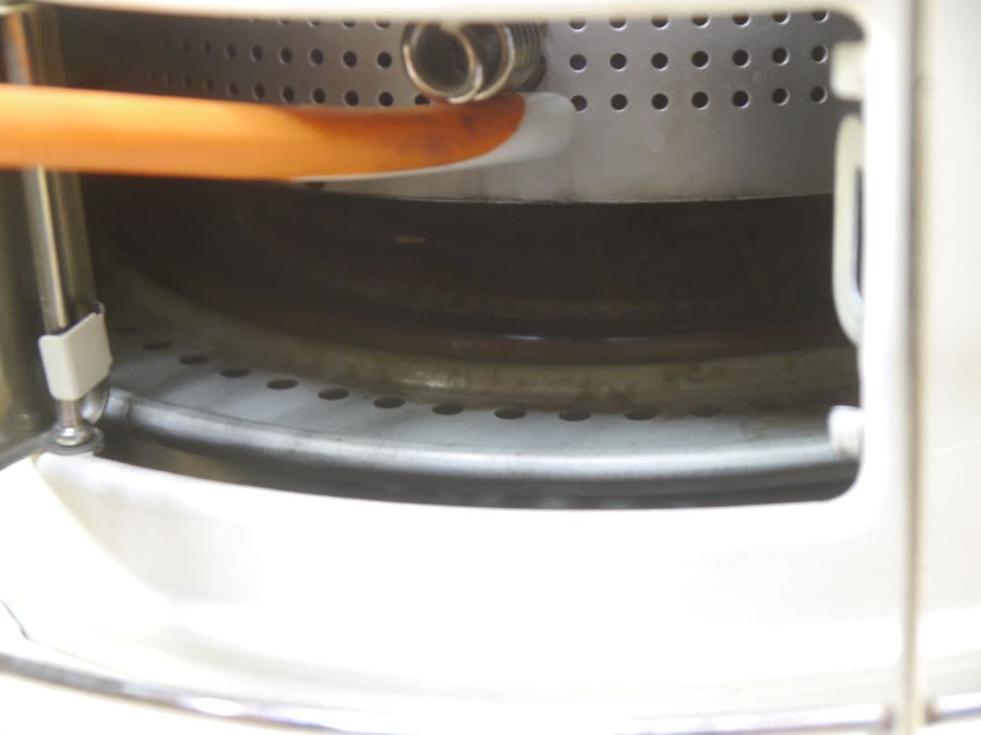 送料無料です。2014年　コロナ　ホワイト　石油ストーブ 円筒形