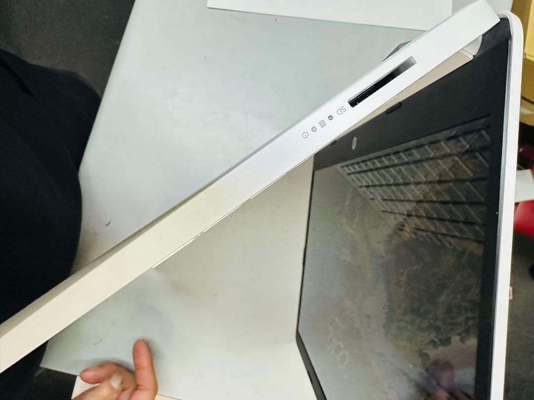 ②HP薄型13.3型Windows11ノートパソコン