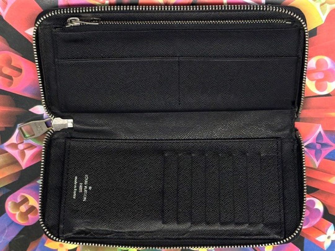 LOUIS VUITTONルイヴィトン　グラフィット　ジッピーヴェルティカル