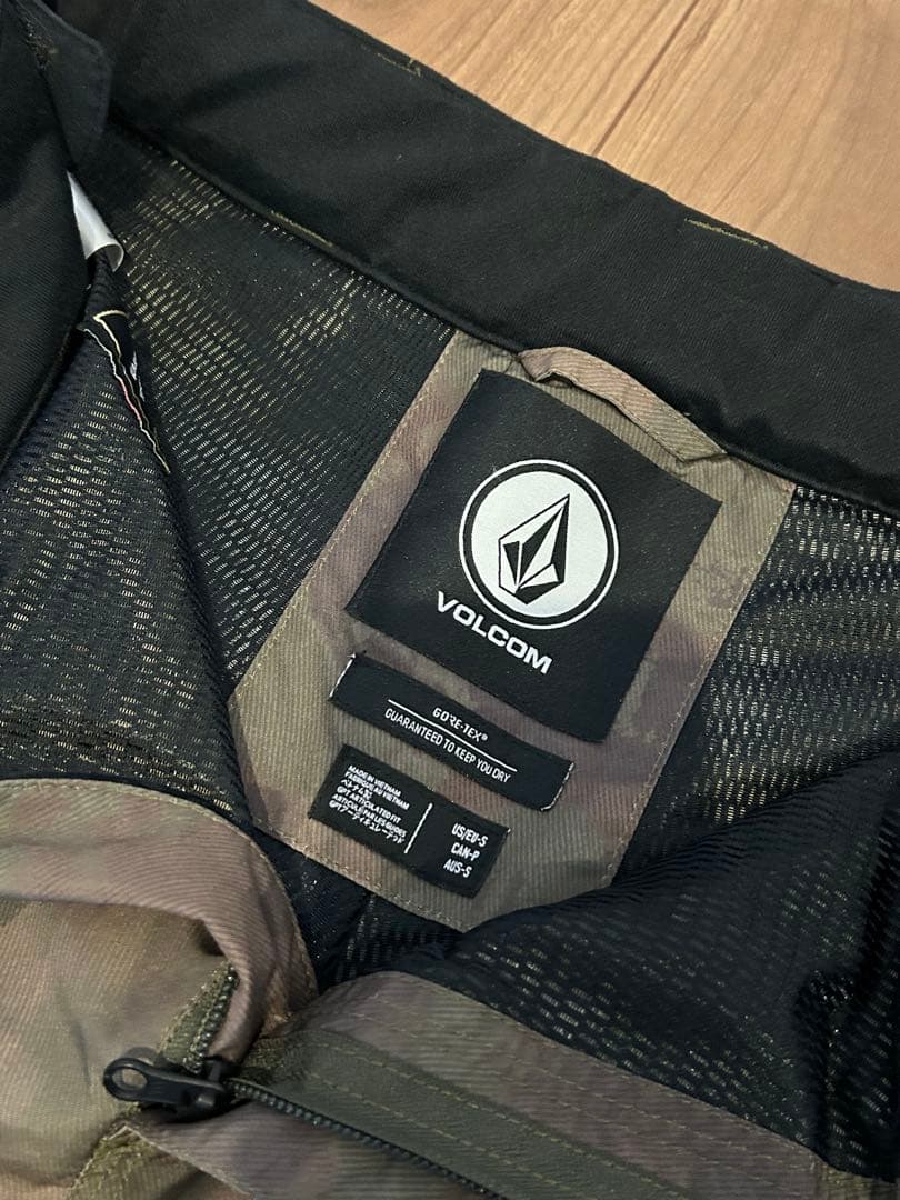 Volcom スノーボード　ウェア　上下　gore-tex Sサイズ　迷彩