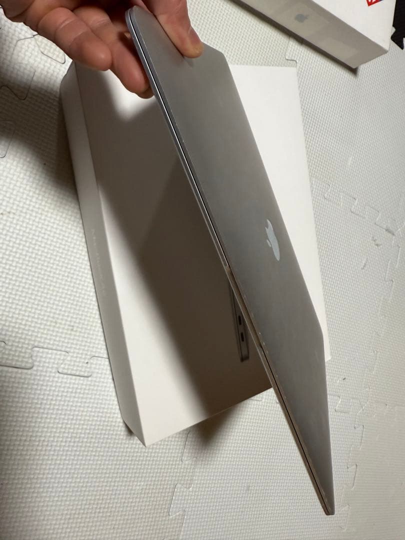 Apple MacBook Air (M1, 2020) 本体