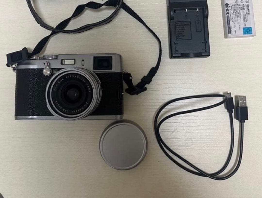 FUJIFILM X100 コンパクトデジタルカメラ