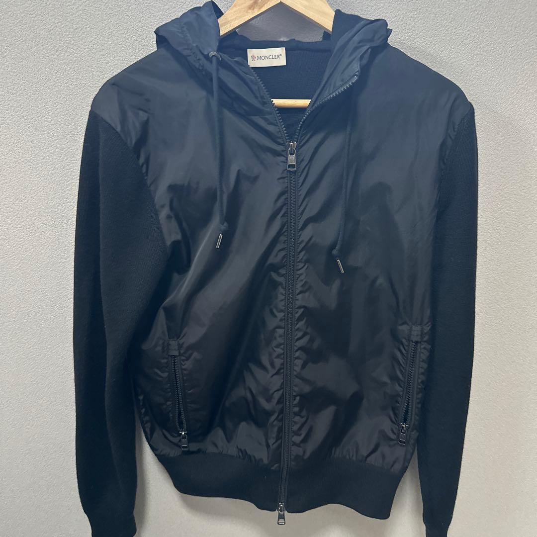 MONCLER フード付きブラックジャケット