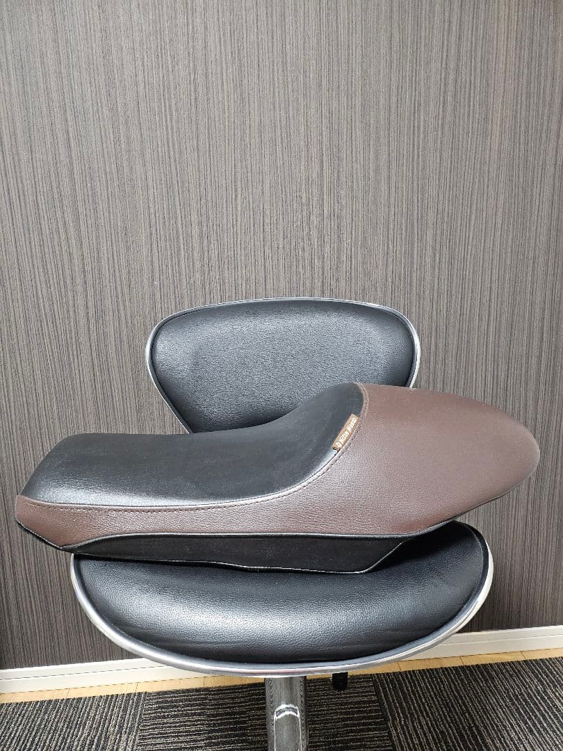 DUCATIスクランブラー　シート