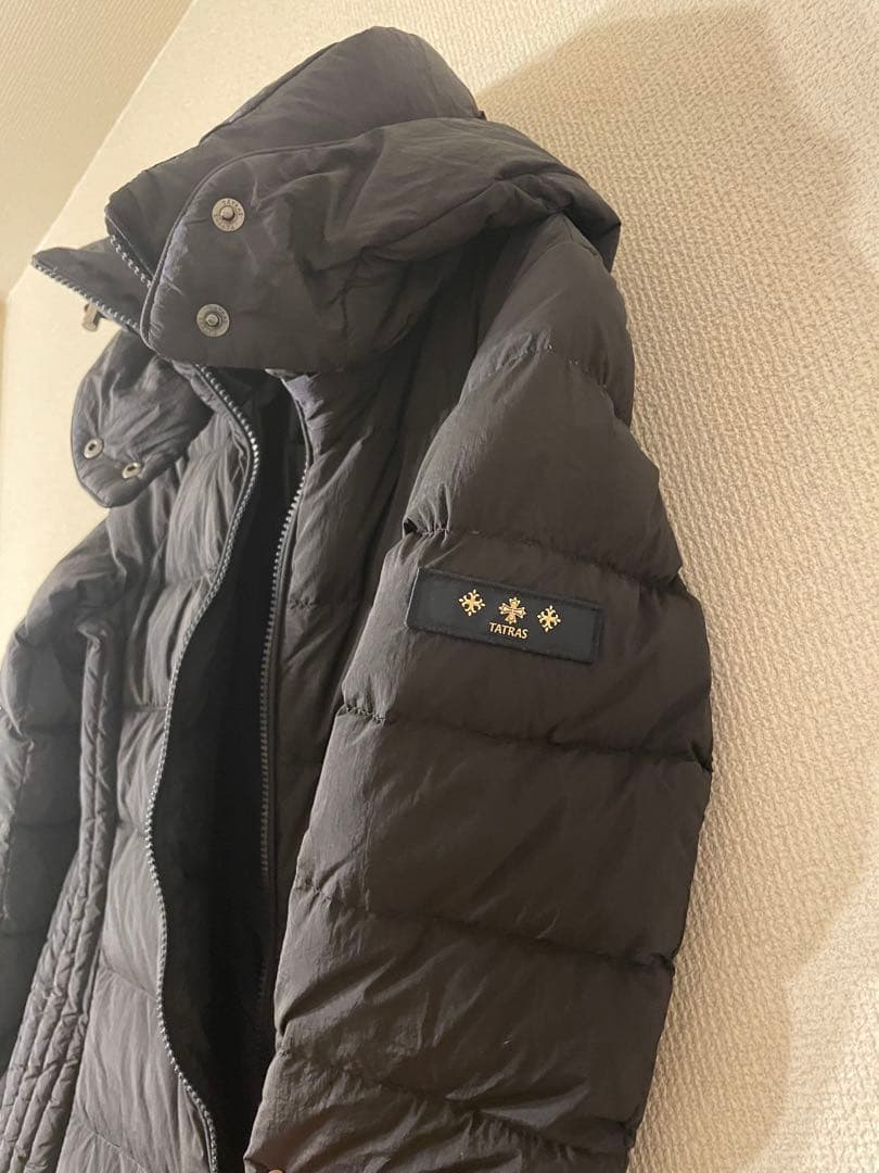 TATRASフード付きブラックロングダウンジャケット