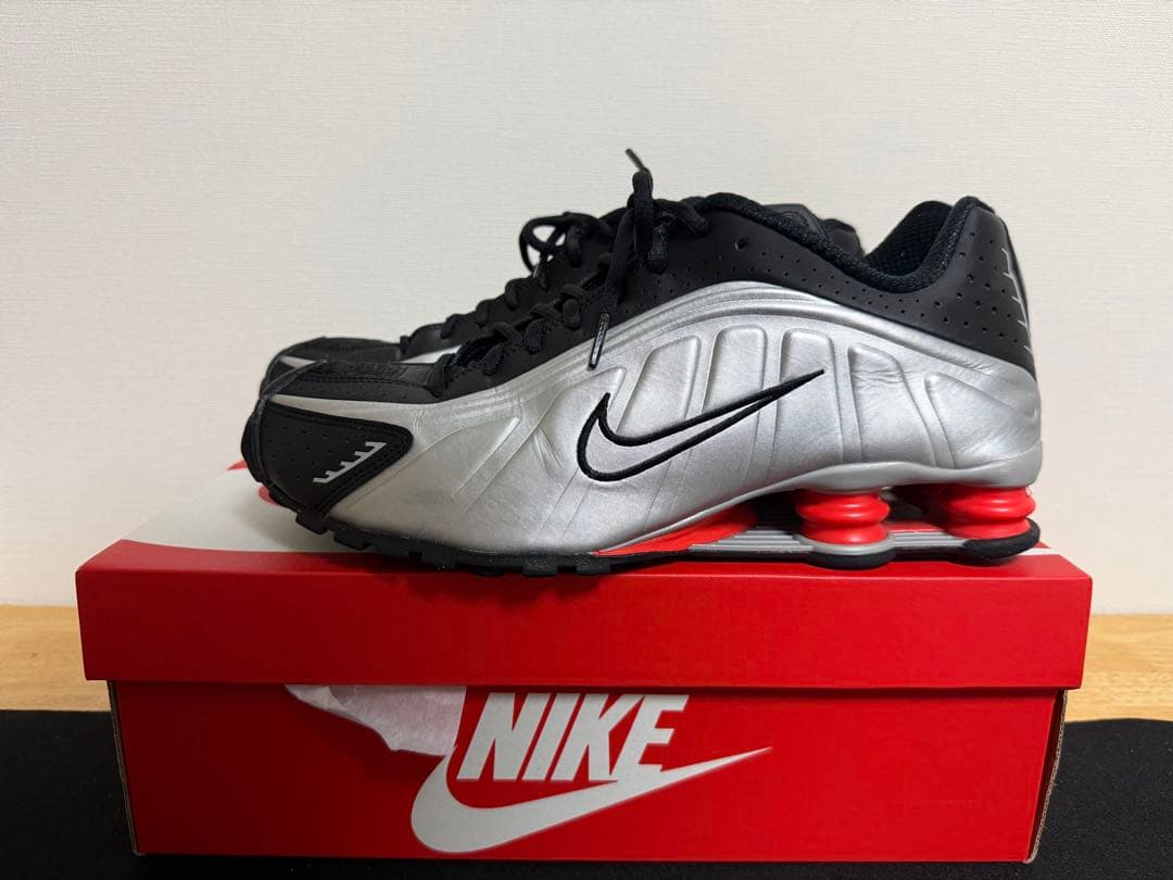 【最終価格】NIKE SHOX R4 llic Silver/Red