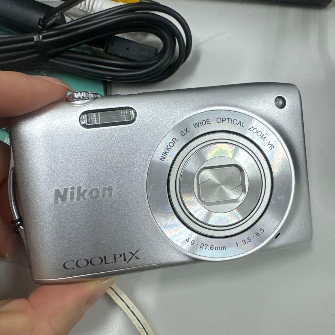 Nikon COOLPIX S3300　コンパクトデジタルカメラ　SDカード付