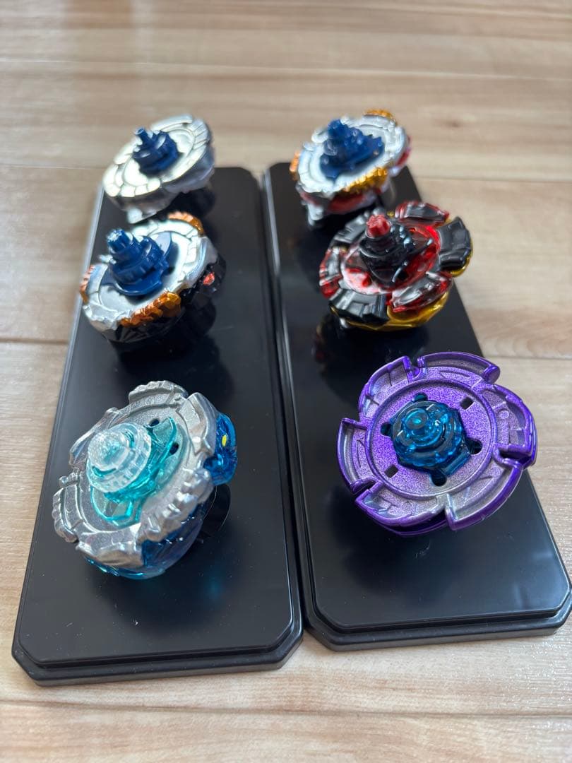 ベイブレード バトル未使用品6個+新品ランチャー 2個+パーツ付き