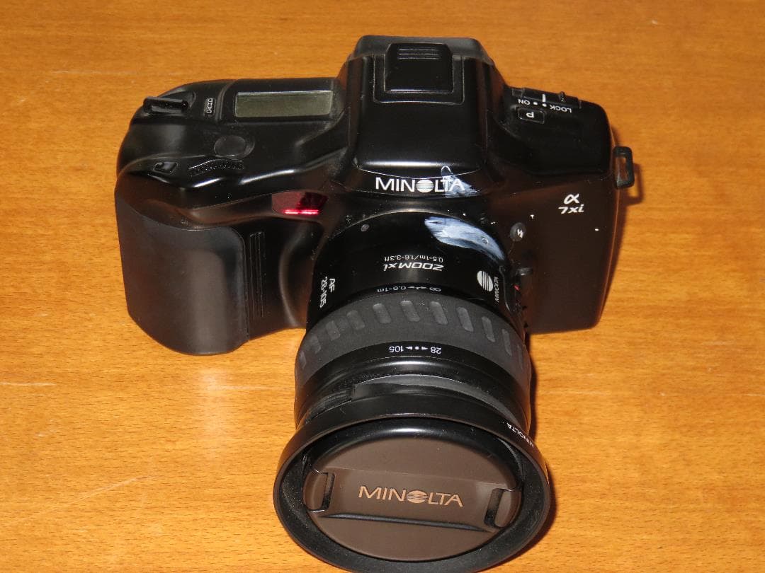 ミノルタ一眼レフ・フィルムカメラ　α-7xi 　バック付き