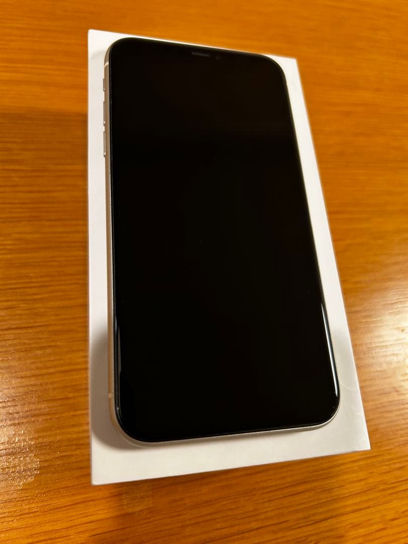 Apple iPhone 11 ブラック 本体