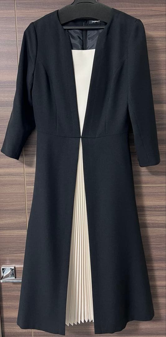 未使用　日本製　ストロベリーフィールズ センタープリーツワンピース　卒園入学式