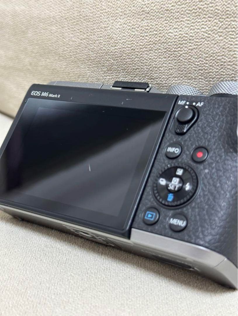 【お買い得】Canon EOS M6 MARK II ※Canon単焦点レンズ付