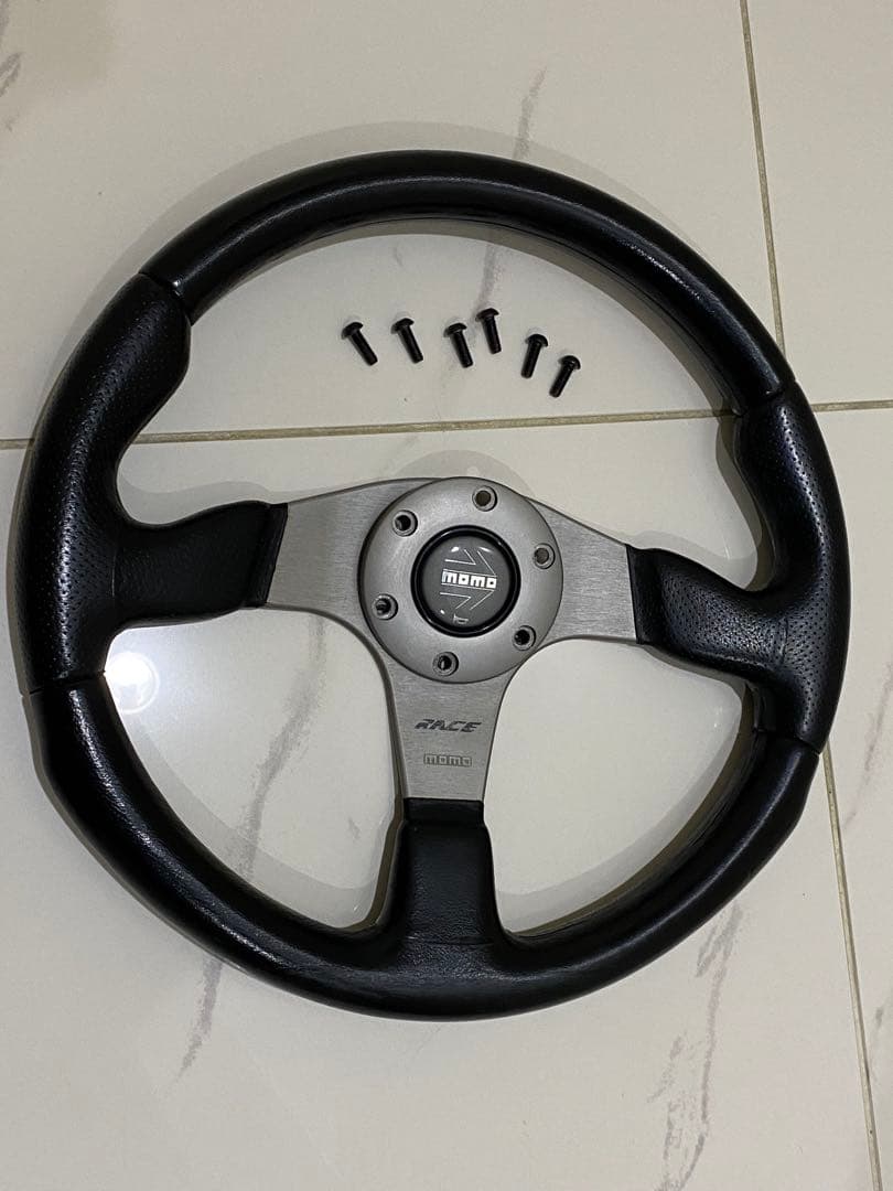 momo RACE ステアリングホイール