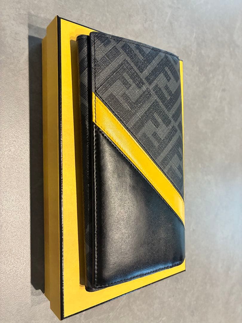 hipo❗️Fendi 長財布 黒/黄色