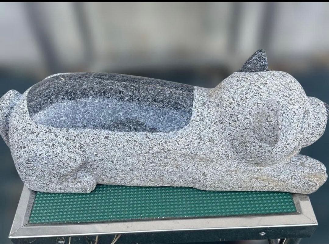 天然石 犬 石彫 置物 全長約40cm 庭園・玄関オブジェ