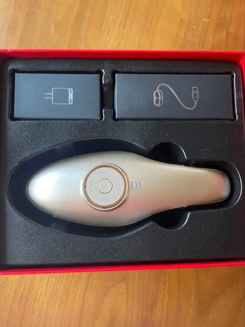 美品　動作確認済　アルコール済Eclat 美顔器 ゴールド　ME ラボンエクラ